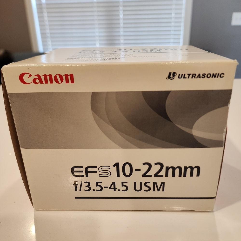 Canon EF-S 10–22mm USM Ultra-Wide Lens + Box + B+W Filter